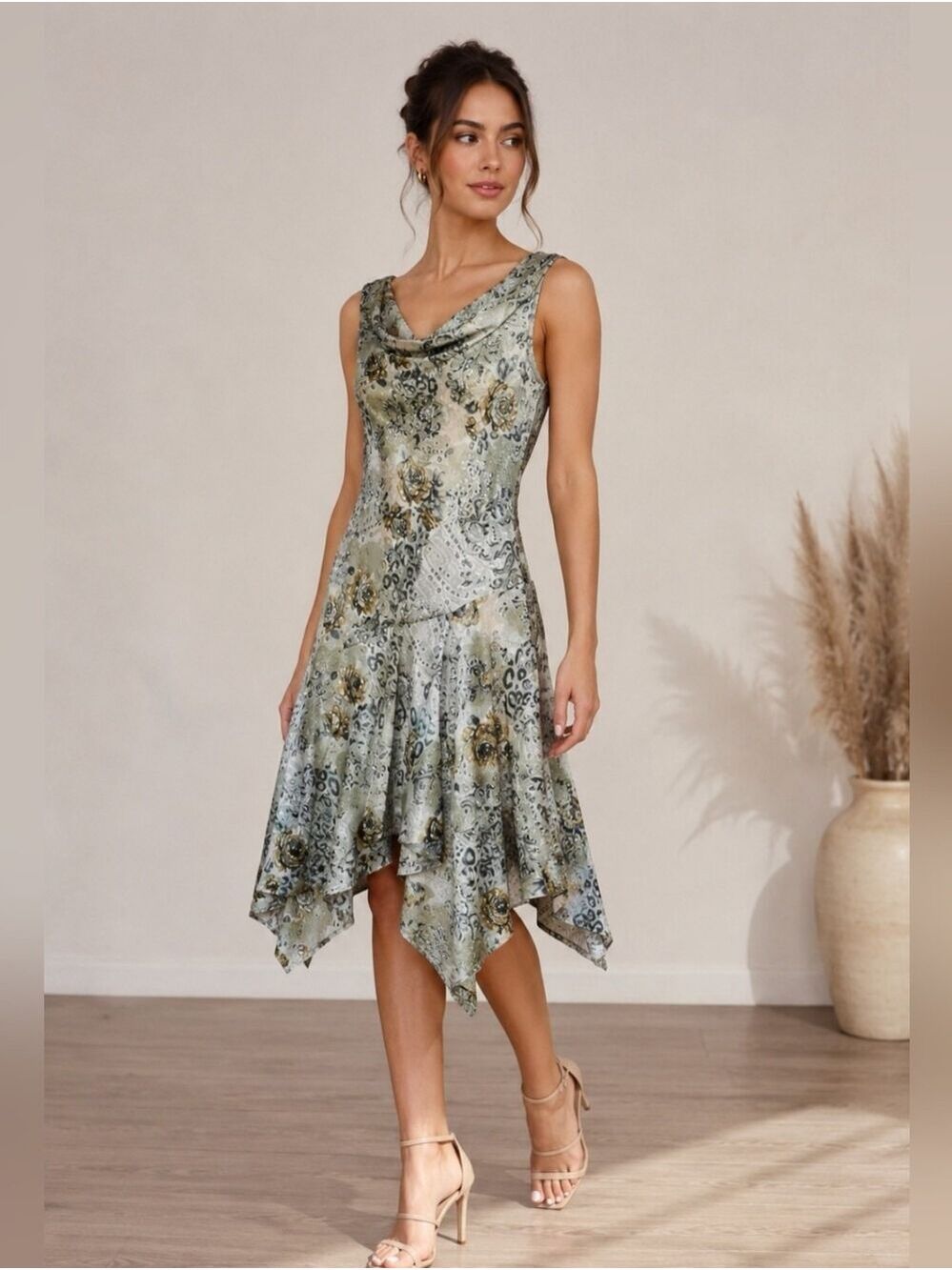 Connected Apparel sequined floral dress. EUC. Size small
